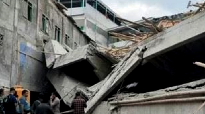 Innalillahi! Musalla Ponpes Al Khoziny Sidoarjo Roboh. Puluhan Santri Terjebak